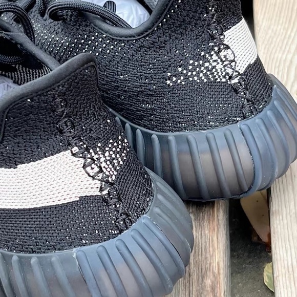 Yeezy 350 v2 - Picture 5 of 6